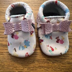 FRESHLY PICKED DISNEY BOW MOCC- SIZE 1- DISNEY PRINCESS